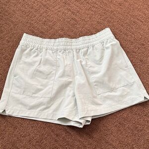 Faherty size medium women’s all day shorts-light green color